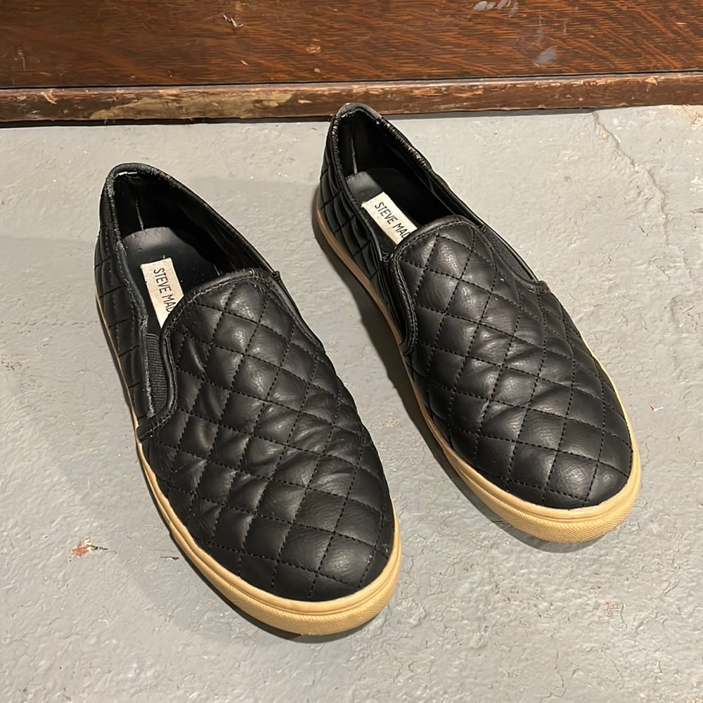Steve Madden size 8 quilted slide on shoes faux leather